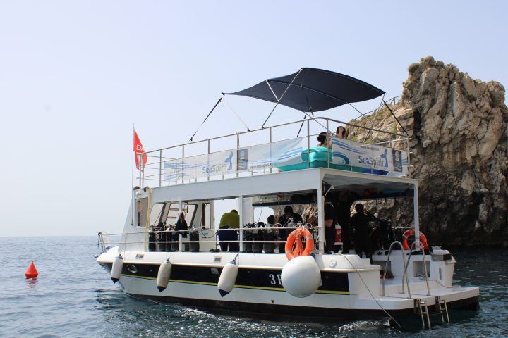 sea spirit boat at isola bella marine park